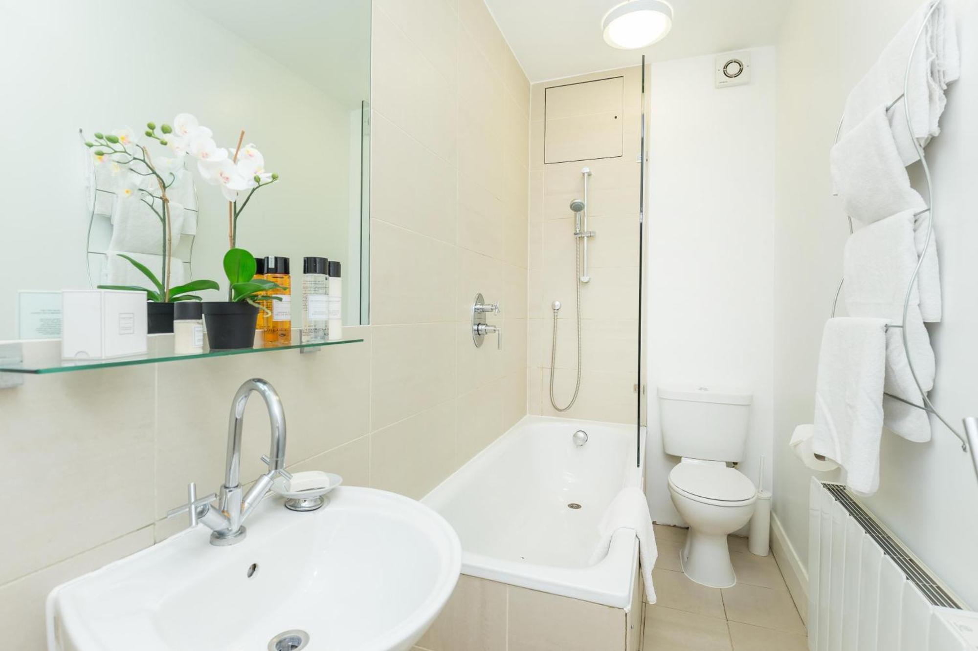 Picton 2Br Apartment - Prime Location & Comfort Лондон Екстериор снимка